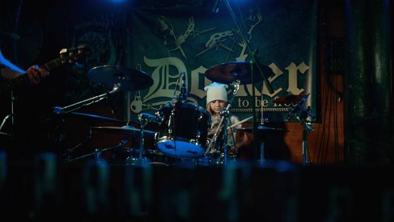 Легендарные "Мед Хедс" дали концерт вместе с 7-летней звездой соцсетей: яркое видео Легендарные "Мед Хедс" дали концерт вместе с 7-летней звездой соцсетей: яркое видео