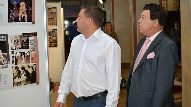 Кобзон приїхав у Донецьк до Захарченка Кобзон приїхав у Донецьк до Захарченка