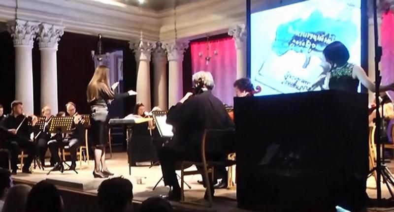 В Киеве внимание к Конституции привлекали перфомансом В Киеве внимание к Конституции привлекали перфомансом