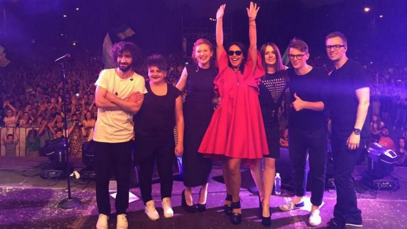 Джамала показала эмоциональные фото с концерта в Краматорске Джамала показала эмоциональные фото с концерта в Краматорске