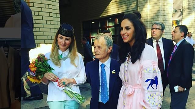 Джамала з’явилася на публіці у дуже дорогій вишиванці: опубліковані фото Джамала з’явилася на публіці у дуже дорогій вишиванці: опубліковані фото