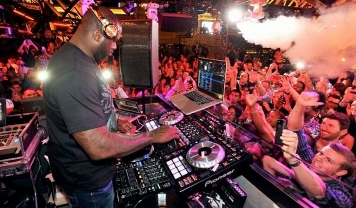 Ікона баскетболу Шакіл О'Ніл став ді-джеєм Ікона баскетболу Шакіл О'Ніл став ді-джеєм