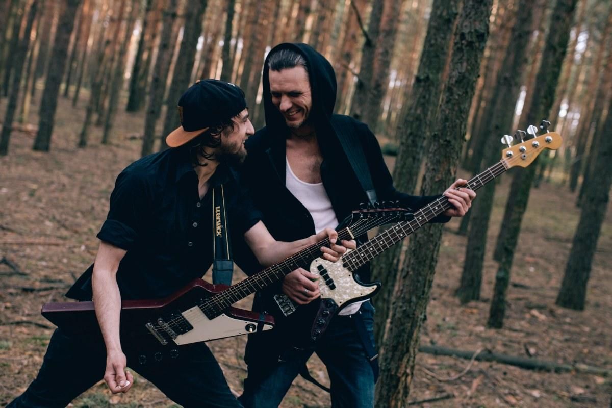 Популярний гурт "Без Обмежень" презентував загадковий відеокліп Популярний гурт "Без Обмежень" презентував загадковий відеокліп