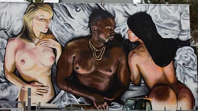 Мурал з оголеними Кім Кардашян і Тейлор Свіфт з’явився у Австралії Мурал з оголеними Кім Кардашян і Тейлор Свіфт з’явився у Австралії