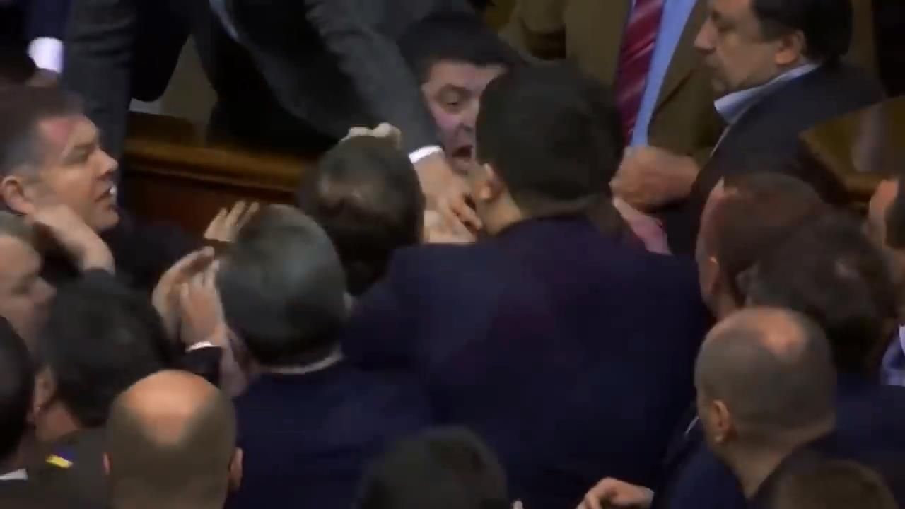 Бійка українських нардепів прикрасила кліп відомого американського співака Бійка українських нардепів прикрасила кліп відомого американського співака