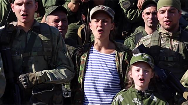 Чичерина сняла скандальный клип с боевиками: появилось видео Чичерина сняла скандальный клип с боевиками: появилось видео