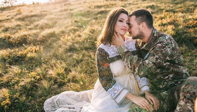 Співачка та боєць АТО показали фото та відео емоційної love story
