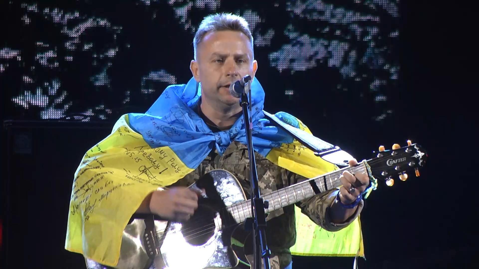 Про що співають на фронті: у Києві презентували збірку пісень військових