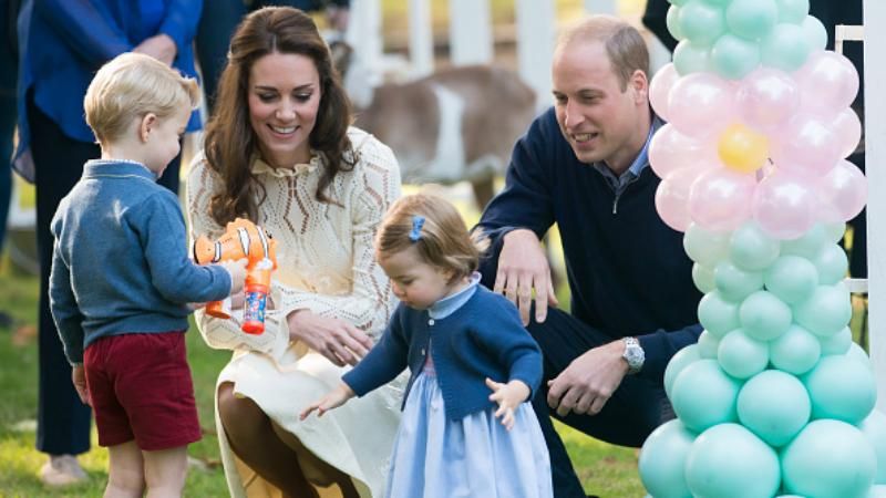 Їхня монарша милість: як онуки королеви розважаються у Канаді Їхня монарша милість: як онуки королеви розважаються у Канаді