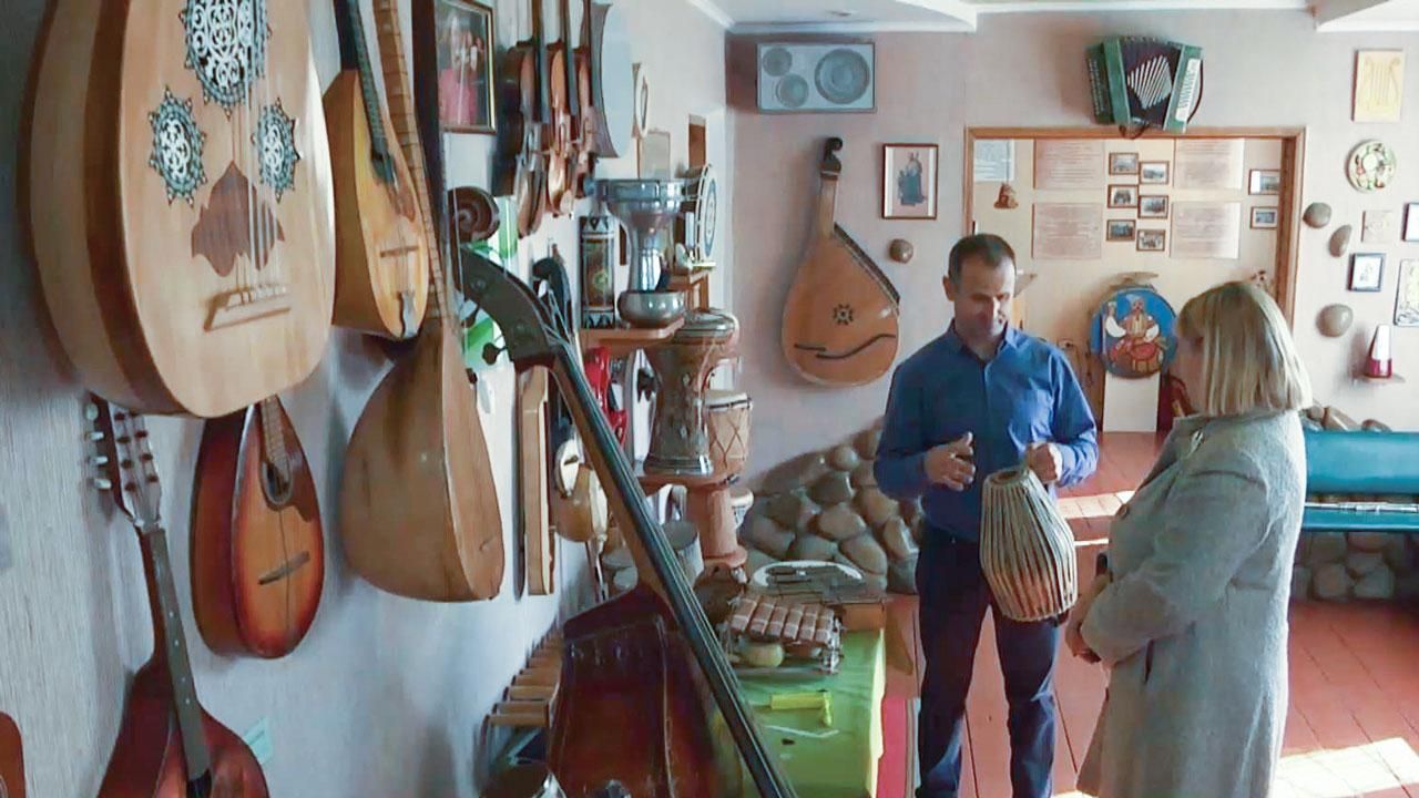 Сільська родина зібрала унікальні інструменти з 80 країн світу