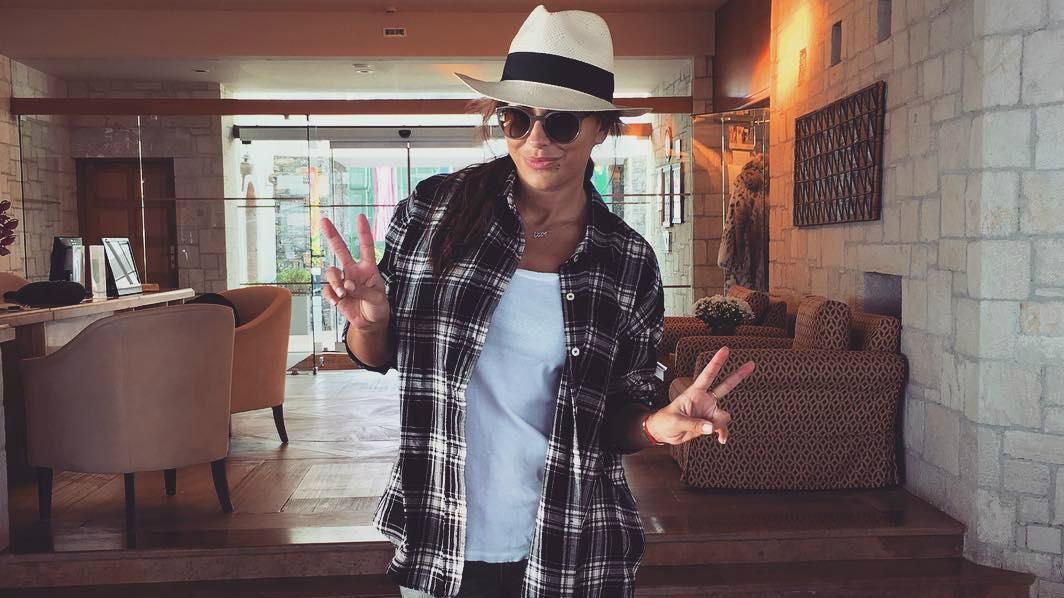 Одиозная Лорак похвасталась фото со сторонником "русского мира" Одиозная Лорак похвасталась фото со сторонником "русского мира"