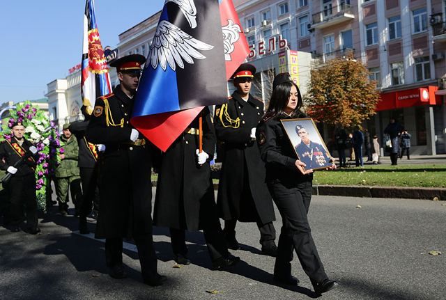 Похороны "Моторолы" и взрыв в Нововолынске, – главное за сутки Похороны "Моторолы" и взрыв в Нововолынске, – главное за сутки