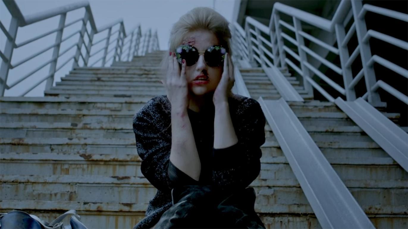 "Ленинград" выпустил кровавый клип с Собчак "Ленинград" выпустил кровавый клип с Собчак