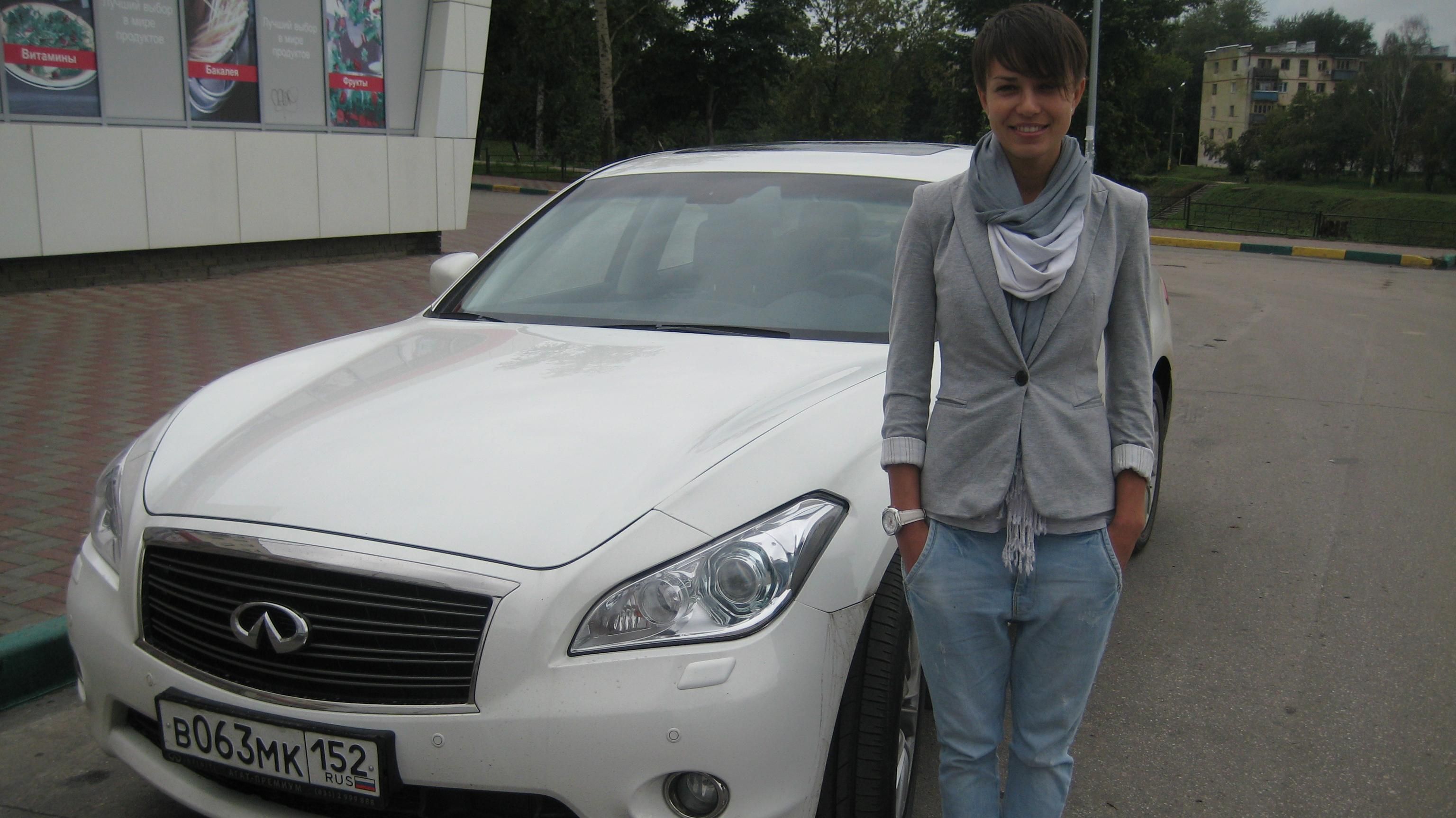 Супутниця Лещенка оформила розлучення Супутниця Лещенка оформила розлучення