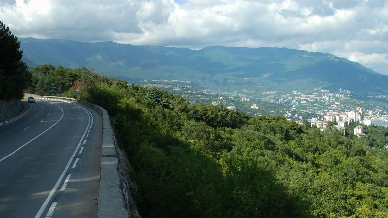 Путін не врятував: чому замість нових доріг окупанти годують кримчан обіцянками Путін не врятував: чому замість нових доріг окупанти годують кримчан обіцянками