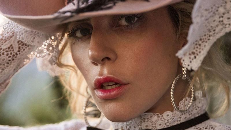 Элегантная леди: Леди Гага снялась в кардинально ином стиле