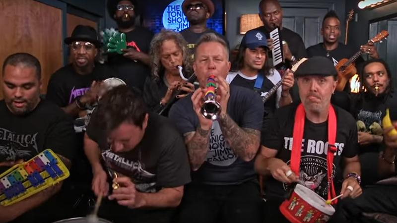 Легендарная Metallica сыграла свой хит на детских музыкальных инструментах