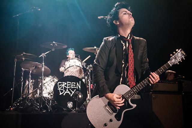 В США рок-группа на концерте скандировала "Нет Трампу!" В США рок-группа на концерте скандировала "Нет Трампу!"