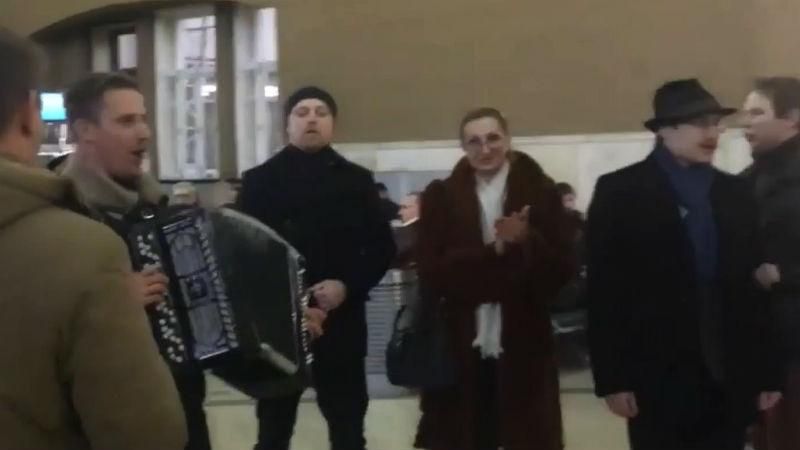 Українську народну пісню гучно заспівали у Москві: з'явилось відео Українську народну пісню гучно заспівали у Москві: з'явилось відео