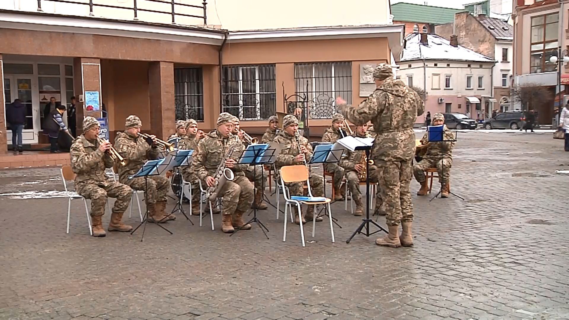 Військові просто неба влаштували концерт в Івано-Франківську