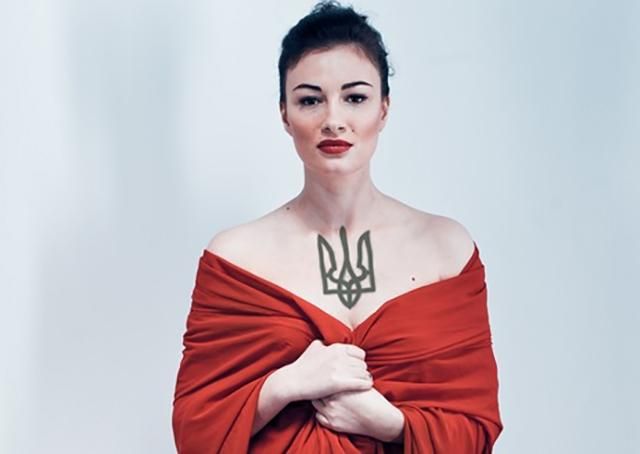 Українська співачка отримала нагороду за заслуги в зоні АТО