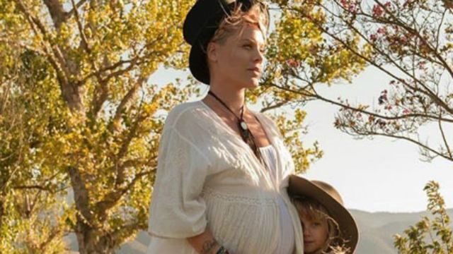 Вагітна Пінк чуттєво оголилась напередодні пологів Вагітна Пінк чуттєво оголилась напередодні пологів