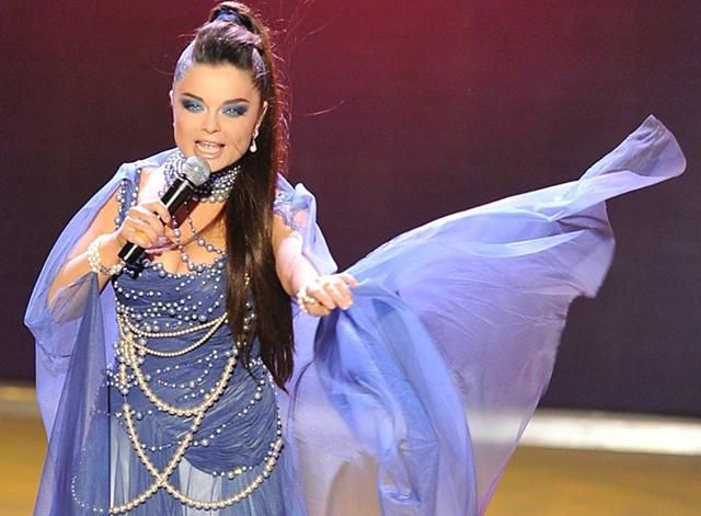 Королева требует в суде отменить ей запрет въезда в Украину Королева требует в суде отменить ей запрет въезда в Украину