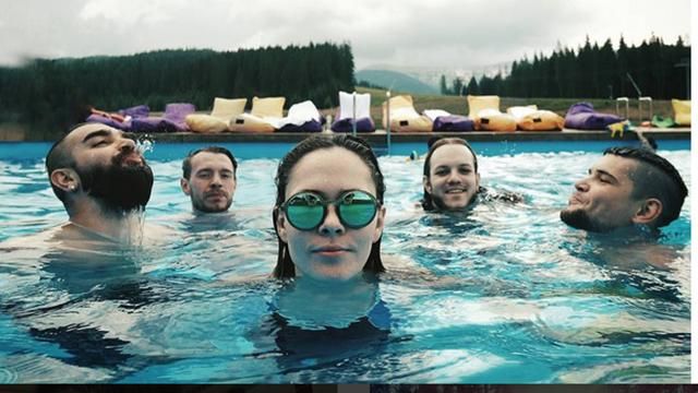 Вокалістка The Hardkiss показала себе у купальнику під час екзотичного відпочинку Вокалістка The Hardkiss показала себе у купальнику під час екзотичного відпочинку