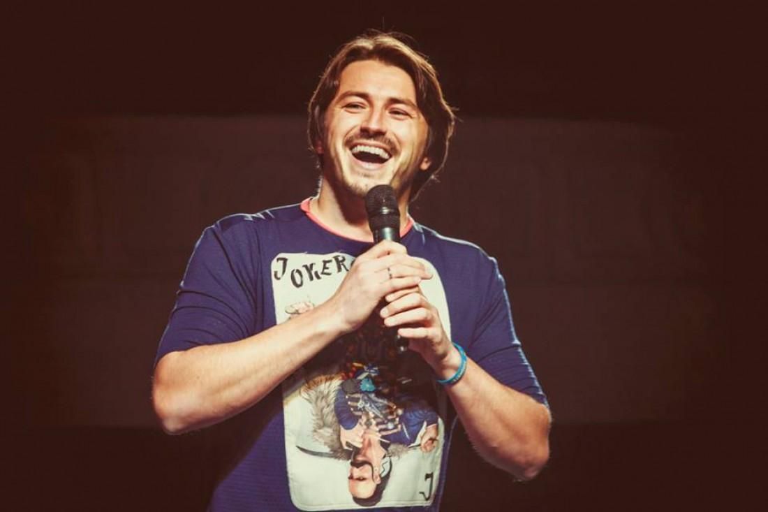 Притула показал раритетное фото, как "гонялся" за известными звездами Притула показал раритетное фото, как "гонялся" за известными звездами