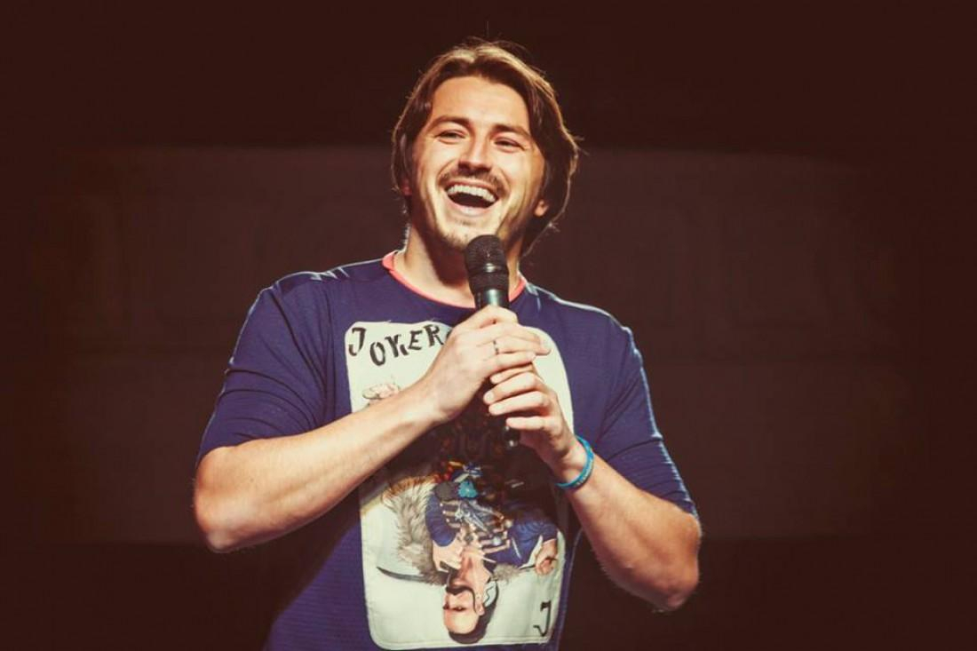 Притула показал раритетное фото, как "гонялся" за известными звездами