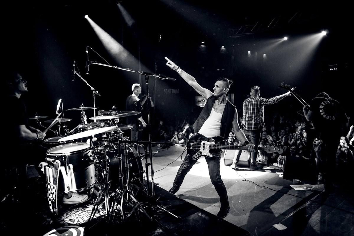 Группа "Без Обмежень" в свой день рождения презентовала песню Группа "Без Обмежень" в свой день рождения презентовала песню