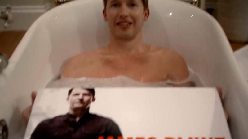 Відомий британський музикант голяком прорекламував свій новий альбом Відомий британський музикант голяком прорекламував свій новий альбом