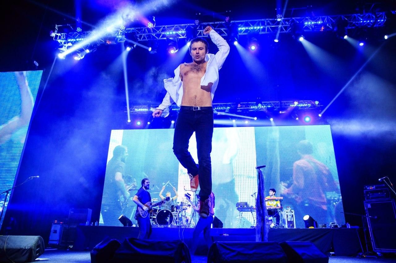 Вакарчук развернул флаг Мариуполя в Австралии Вакарчук развернул флаг Мариуполя в Австралии