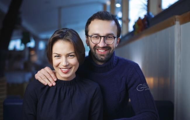 Майбутня дружина Лещенка по-музичному прокоментувала бійку коханого Майбутня дружина Лещенка по-музичному прокоментувала бійку коханого