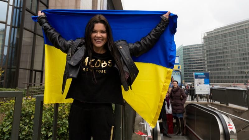 Первой владелицей билетов на Евровидение стала Руслана, один – подарила журналистке Первой владелицей билетов на Евровидение стала Руслана, один – подарила журналистке