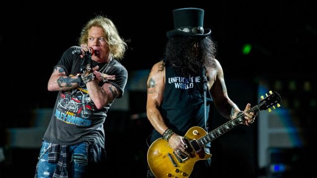 Вечные рокеры Guns N 'Roses сконфузились во время выступления в Австралии Вечные рокеры Guns N 'Roses сконфузились во время выступления в Австралии