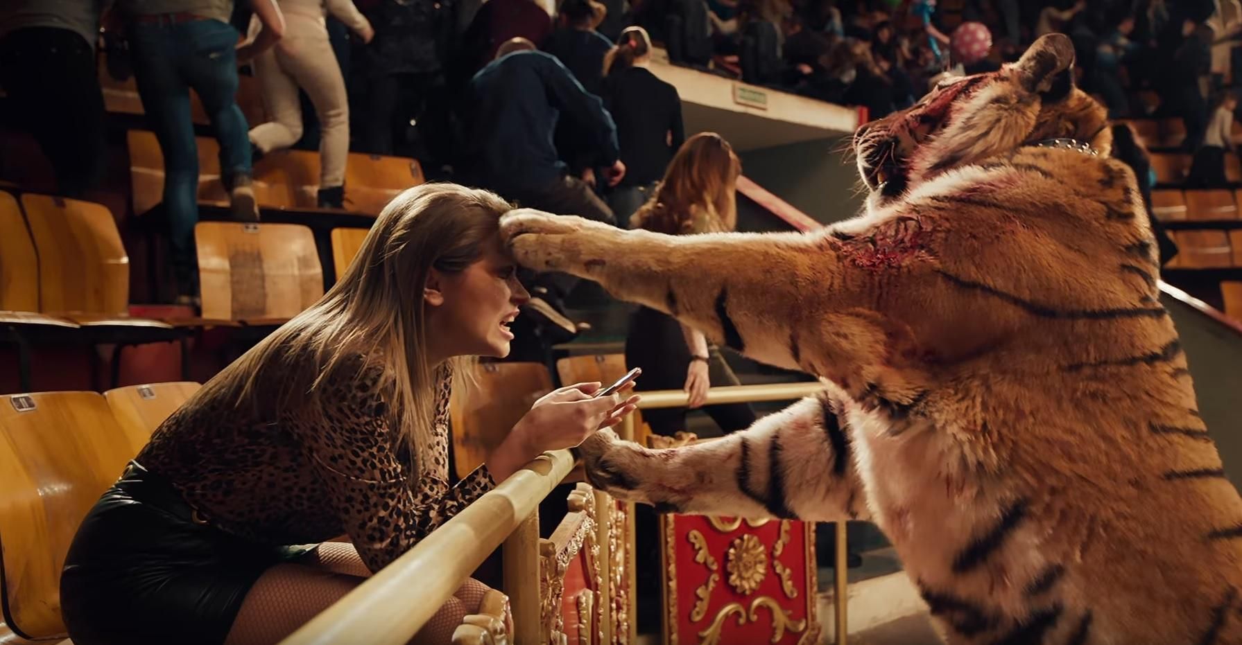 Отрезанные головы, хаос и страх: у "Ленинграда" новый клип Отрезанные головы, хаос и страх: у "Ленинграда" новый клип