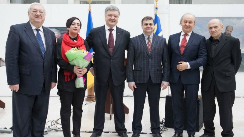 Порошенко вручил Шевченковские премии: появился перечень лауреатов Порошенко вручил Шевченковские премии: появился перечень лауреатов