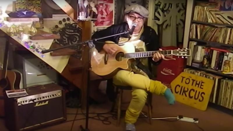 Вуличний музикант чуттєво переспівав пісню O.Torvald Вуличний музикант чуттєво переспівав пісню O.Torvald