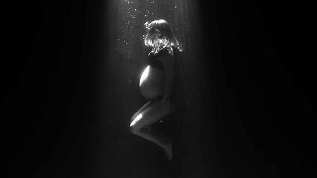 Натали Портман показала красоту беременности в откровенном клипе: видео Натали Портман показала красоту беременности в откровенном клипе: видео