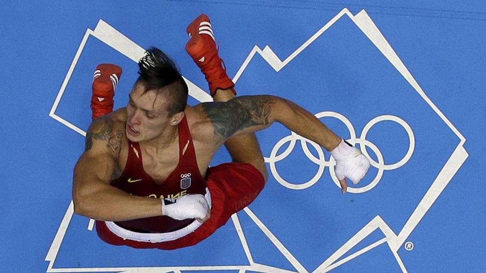 Усик влаштував запальні танці під відомий український хіт Усик влаштував запальні танці під відомий український хіт