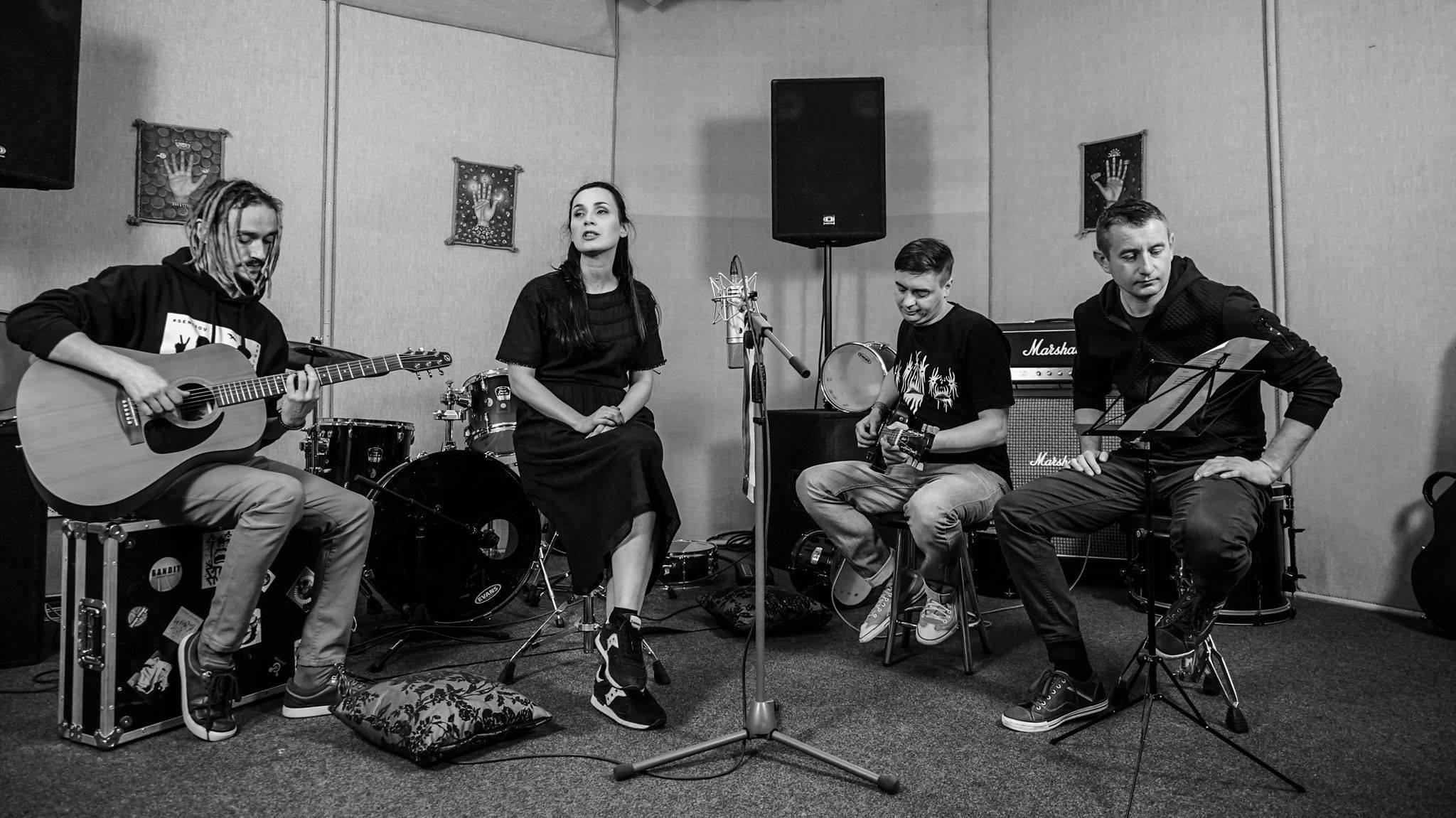 Жадан готує новий матеріал з Сашею Кольцовою Жадан готує новий матеріал з Сашею Кольцовою