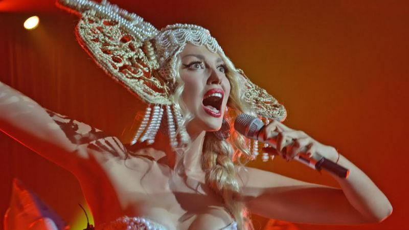 Активисты требуют бросить Полякову за решетку за надругательство над тризубом Активисты требуют бросить Полякову за решетку за надругательство над тризубом