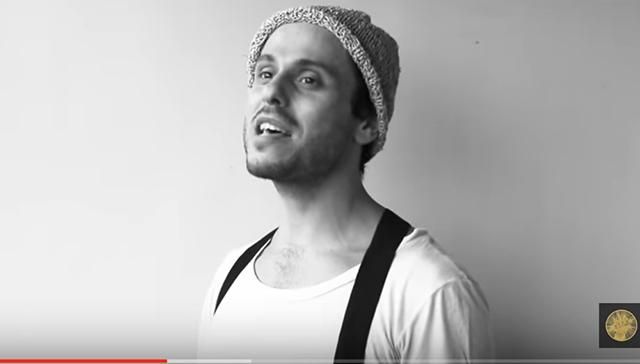 Украинский музыкант спел вместе со сторонниками "ЛДНР" Украинский музыкант спел вместе со сторонниками "ЛДНР"