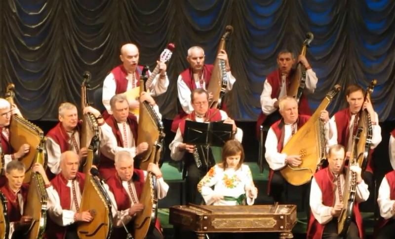 Унікальний український колектив сліпих бандуристів вже четвертий місяць без зарплати Унікальний український колектив сліпих бандуристів вже четвертий місяць без зарплати