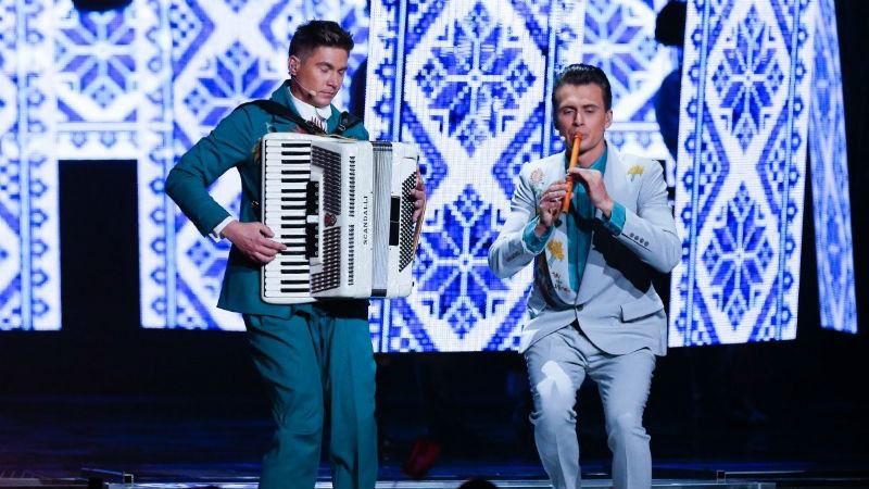 Гройсман оригінально похвалив ведучих Євробачення-2017 Гройсман оригінально похвалив ведучих Євробачення-2017