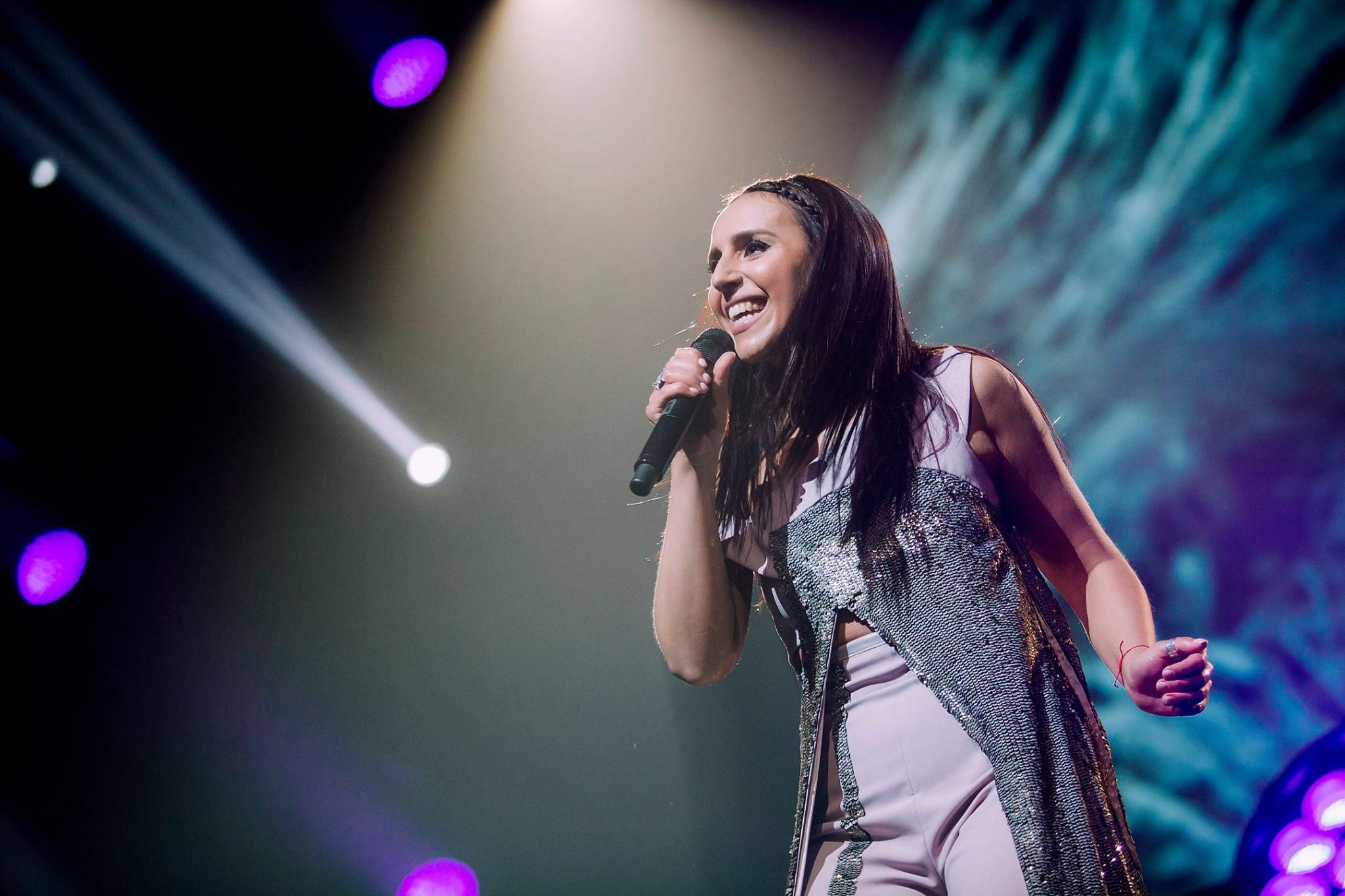 З'явилось повне відео нової пісні Джамали з виступу на Євробаченні-2017 З'явилось повне відео нової пісні Джамали з виступу на Євробаченні-2017