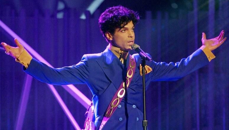 Стало известно, кто получит наследство рок-музыканта Принса Стало известно, кто получит наследство рок-музыканта Принса