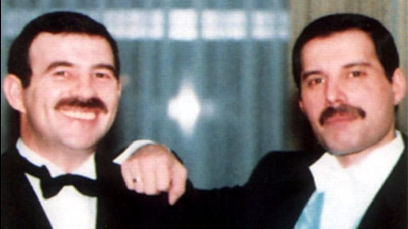 Щасливі разом: з'явились невідомі раніше фото Фредді Мерк'юрі з його коханцем Щасливі разом: з'явились невідомі раніше фото Фредді Мерк'юрі з його коханцем