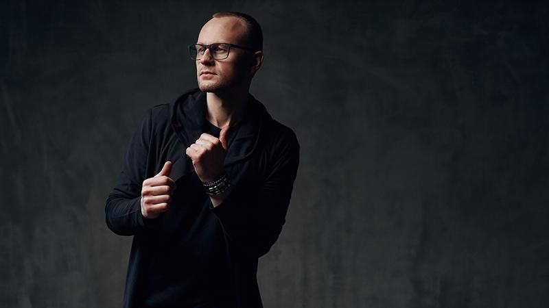 Павел Табаков спел о магнетизме любви Павел Табаков спел о магнетизме любви